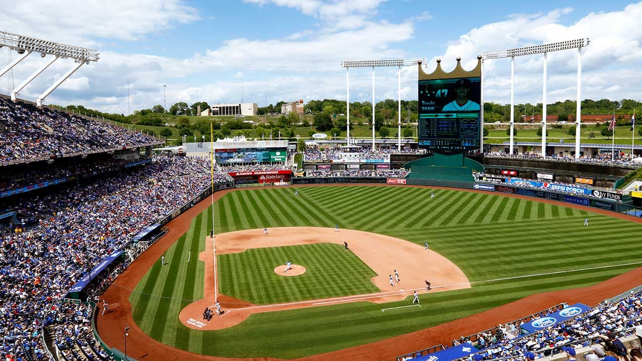 Kauffman Stadium — St. Louis Cardinals at Kansas City Royals
